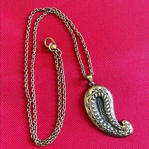Elegant Gold Paisley Pendant Necklace